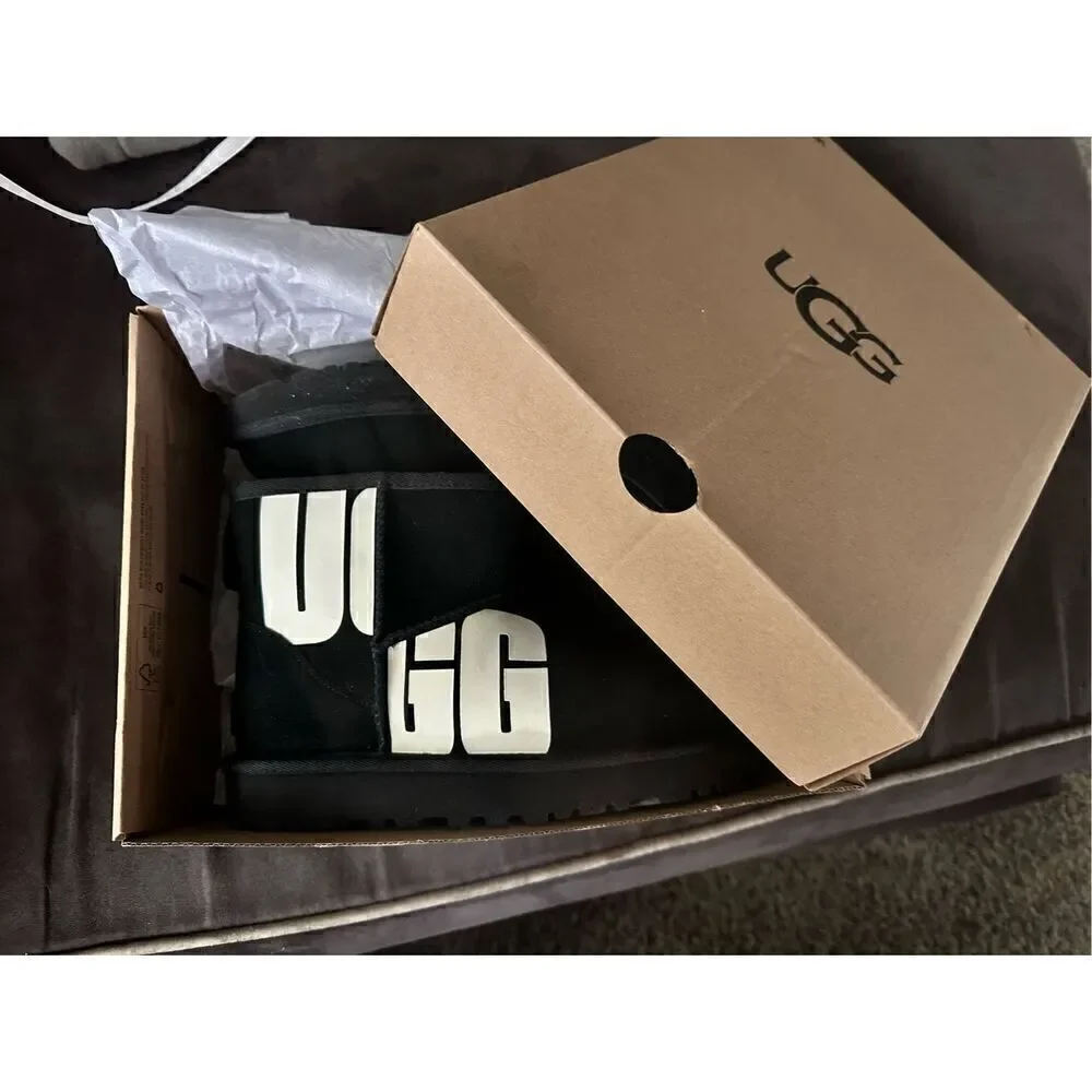 🔥UGG Classic mini Blk Logo boots-size 6